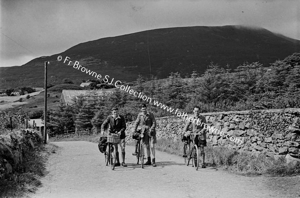 CYCLISTS  OLLIS AND FRIENDS ON TOUR